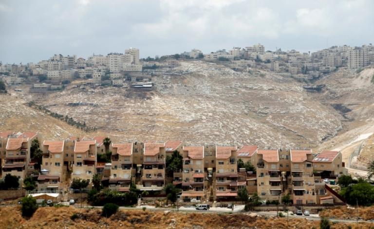 إقامة مستوطنات على أراضي الفلسطينيين