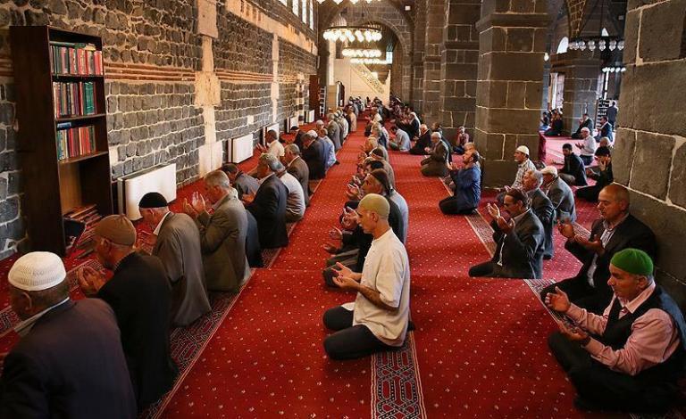 أردوغان وداود أوغلو يهنئان العالم الإسلامي بذكرى 