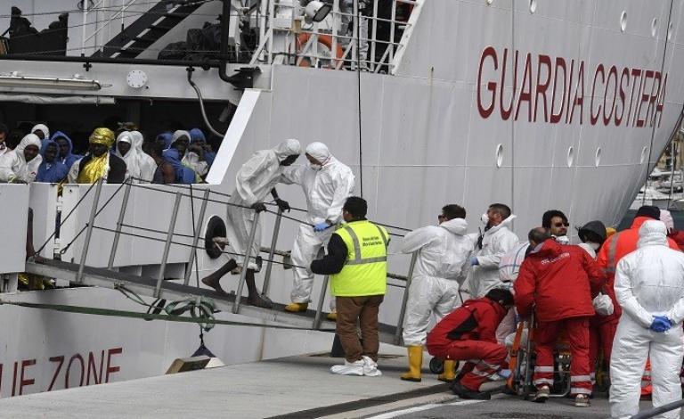 أعلن خفر السواحل الإيطالية في بيان أنه أنقذ حوالي 3 آلاف مهاجر يوم السبت 6 مايو حاولوا الوصول إلى أوروبا عن طريق البحر الابيض المتوسط. وأوضح البيان أن إنقاذ المهاجرين جرى خلال نحو 20 عملية منفصلة شارك فيها كل من خفر السواحل الإيطالية، ومهمة الاتحاد الأورو