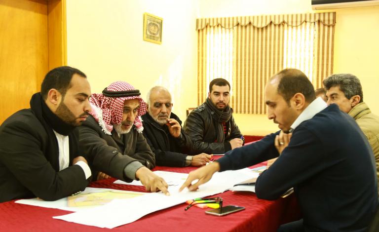 خان يونس: بلديات المحافظة تناقش سبل تنظيم اللوحات الإعلانية