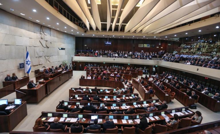 الكنيست تقرّ قانونا يمنع الترشح للكنيست من يصرح ضد الكيان