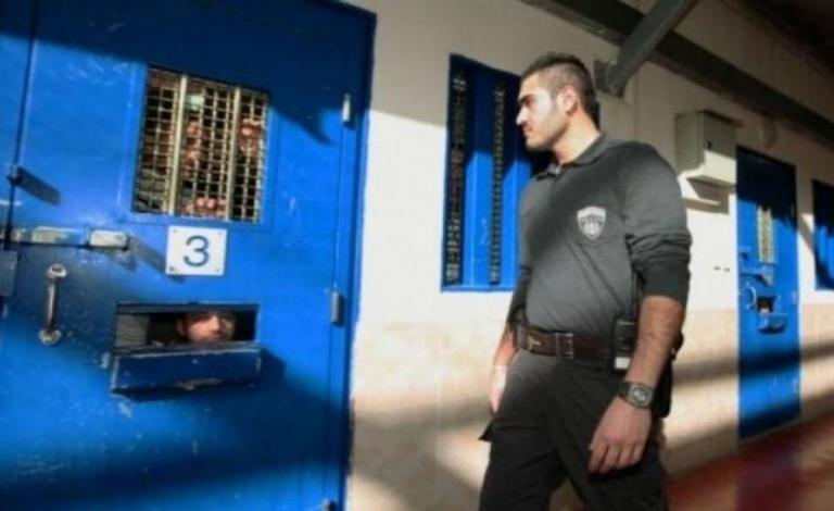 الاحتلال يمنع عائلات أسرى من جنين من زيارة أبنائهم في "نفحة"