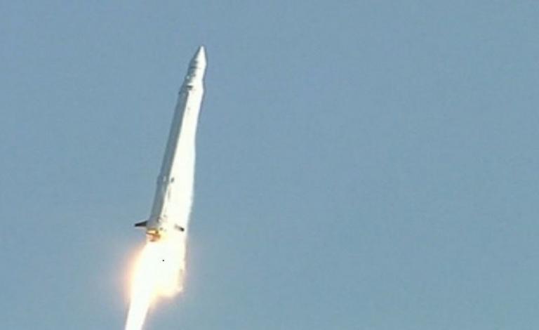 بيونغ يانغ ترد على مناورات جارتها بصاورخ بالستي