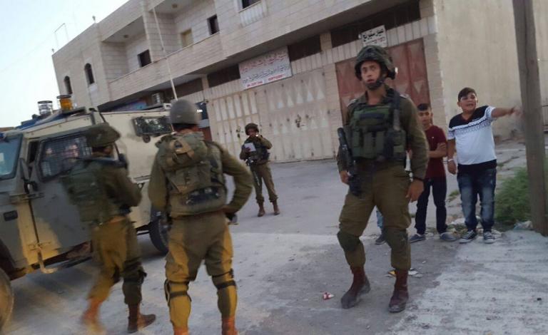 قالت مصادر عبرية، صباح اليوم الجمعة،  أن جيش الاحتلالِ الإسرائيلي، اعتقل خلية تضم ثمانية أفراد يتبعون حركة 