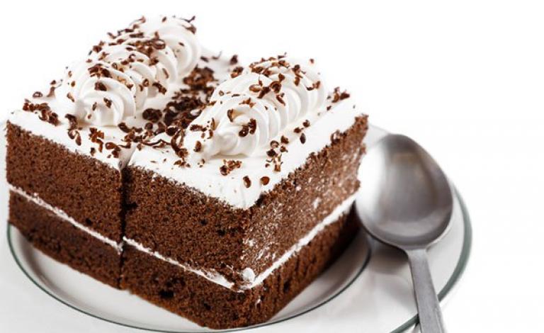 chocolate-cake-with-cream