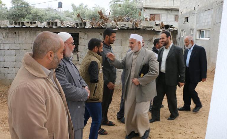 حماس تسلم مواطناً منزلاً جديداً بالقرارة شمال خان يونس