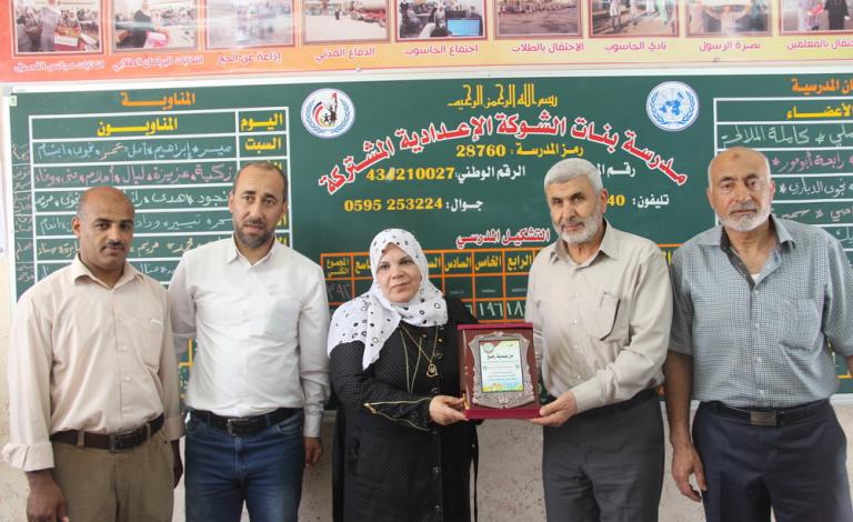  رئيس بلدية رفح صبحي أبو رضوان مديرة مدرسة بنات الشوكة الإعدادية نزهة جربوع