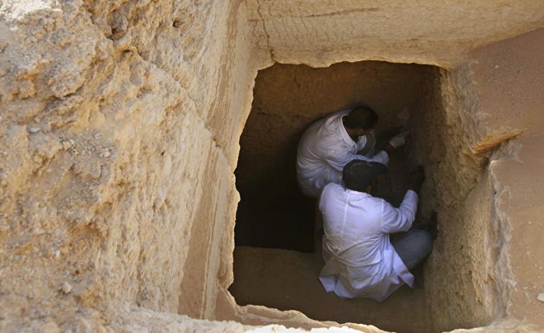 اكتشاف مقبرة منحوتة في الصخر في مصر