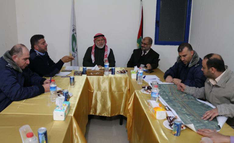 النائب د. مروان أبو راس بوفد من وزارة المواصلات وشرطة البلدية والمرور والشجاعية لمناقشة الازمة المرورية