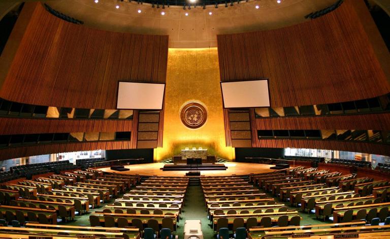 1200px-UN_General_Assembly_hall