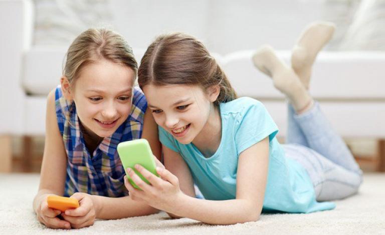 متى يحتاج طفلك لهاتف نقال أو محمول؟