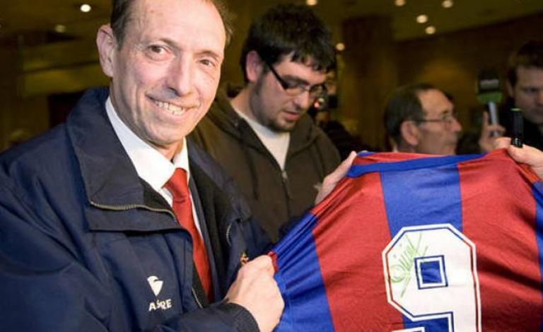 البرشا يعتزم تكريم "الساحر" قبل لقاء خيخون