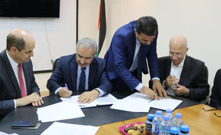 بكدار وجامعة الخليل يوقعان اتفاقية لإقامة مبنى التكنولوجيا المتقدمة