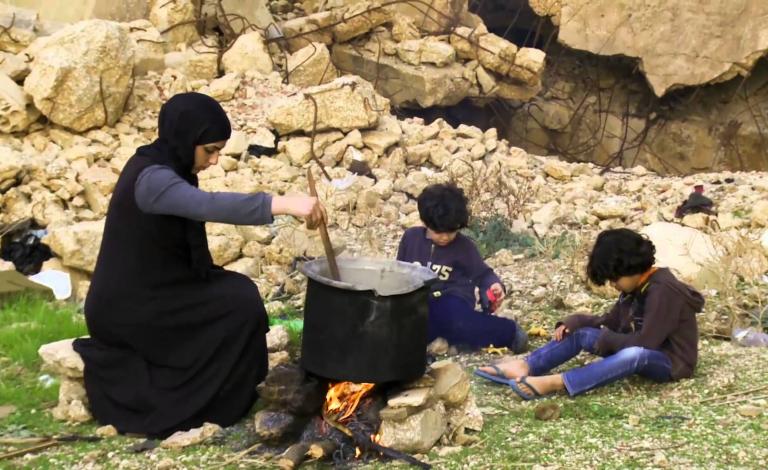 عندما يتخلّى الأب عن زوجته وأبنائـه 