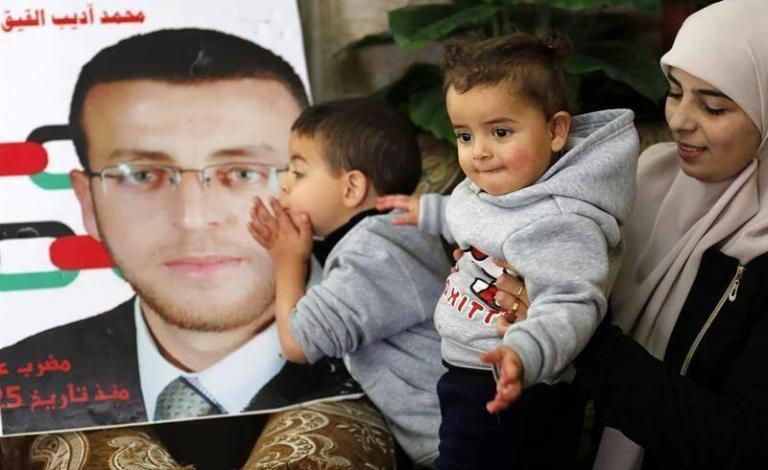 عائلة الصحفي الأسير محمد القيق