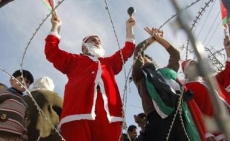 الاحتلال يقمع مسيرة "سانتاكلوز" ببيت لحم