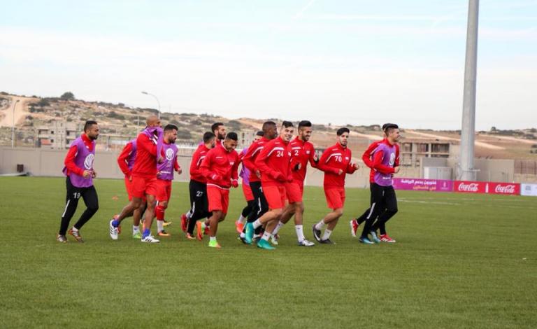 الدوحاني: هدفنا تحقيق نتيجة إيجابية أمام هلال القدس أكد مدرب حراس السويق العماني، جاسم الدوحاني، أن الفريق استعد بشكل جيد لخوض اللقاء من خلال عدة مباريات ودية، تم خلالها التركيز على الجانب الفني، والاهتمام بتحقيق الانسجام بين اللاعبين. وأشار الدوحاني في ا