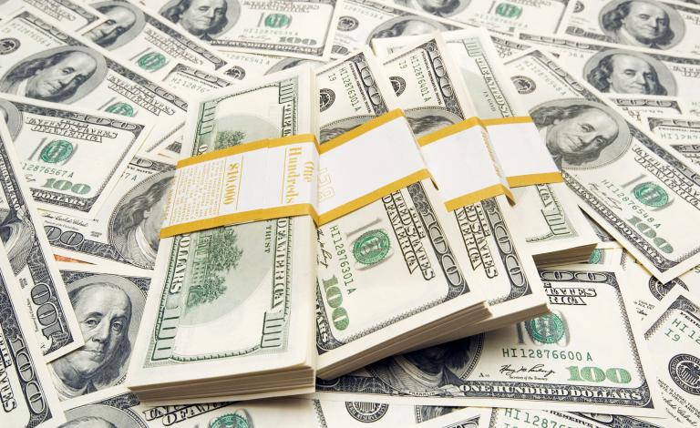 نجا من طائرة محترقة ففاز بمليون $