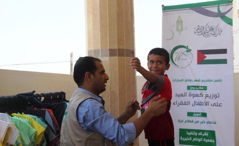 جمعية الوئام توزّع كسوة العيد على الأطفال