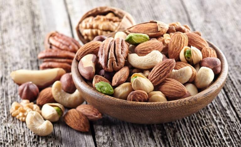 هذا ما تعطيك إياه حفنة من المكسرات يوميا