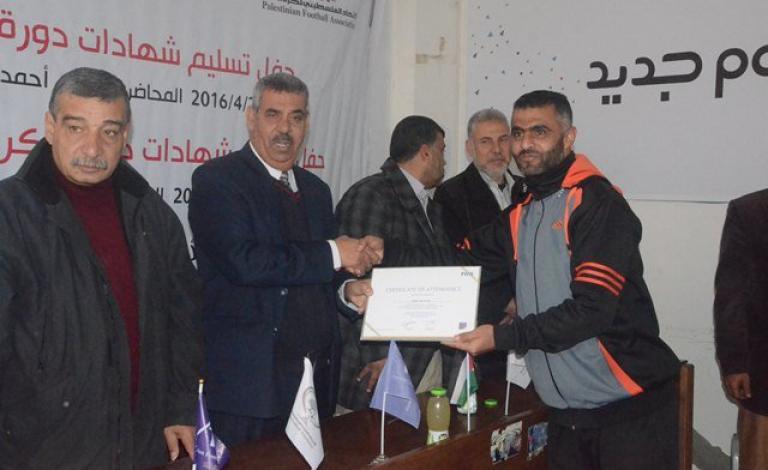 اتحاد الكرة الفلسطيني يحتفي بمدربيه