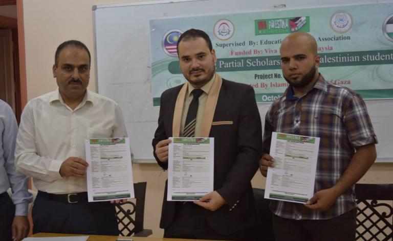 الملتقى التربوي يقدم منحاً مالية لطلبة الجامعة الإسلامية