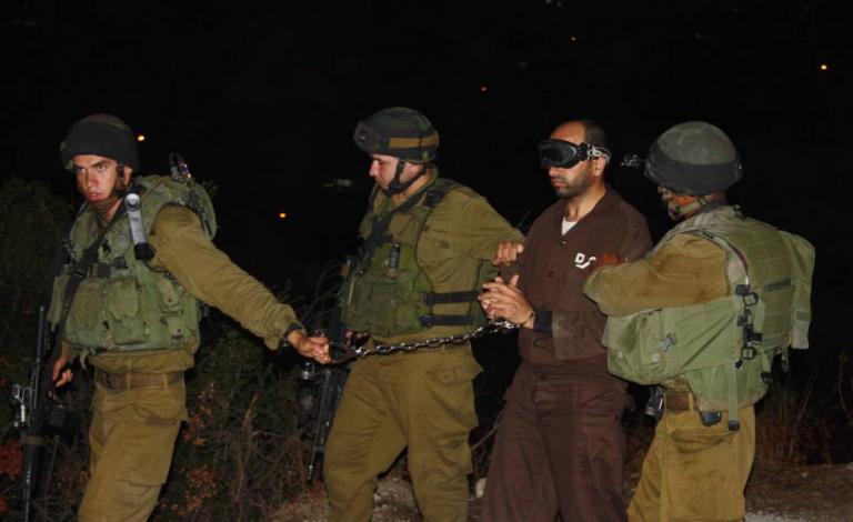 اعتقال قوات الاحتلال مواطنين بالضفة