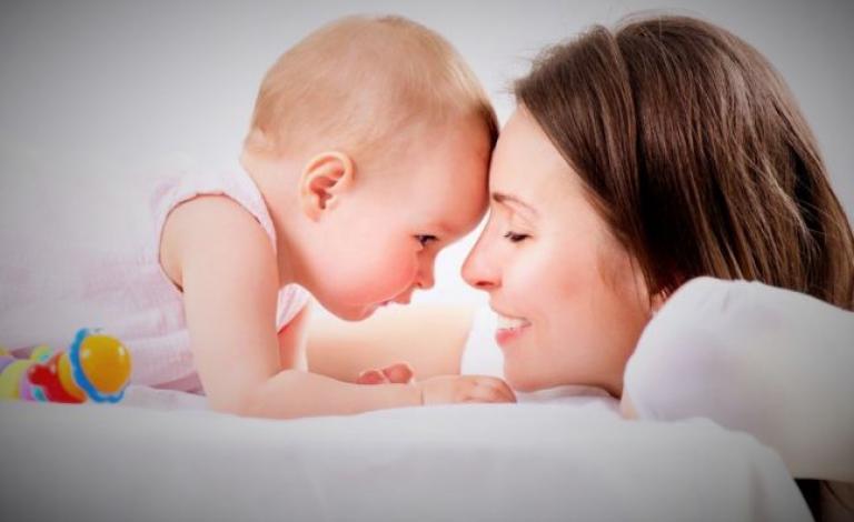 الأطفال يرثون ذكاءهم من أمهاتهم