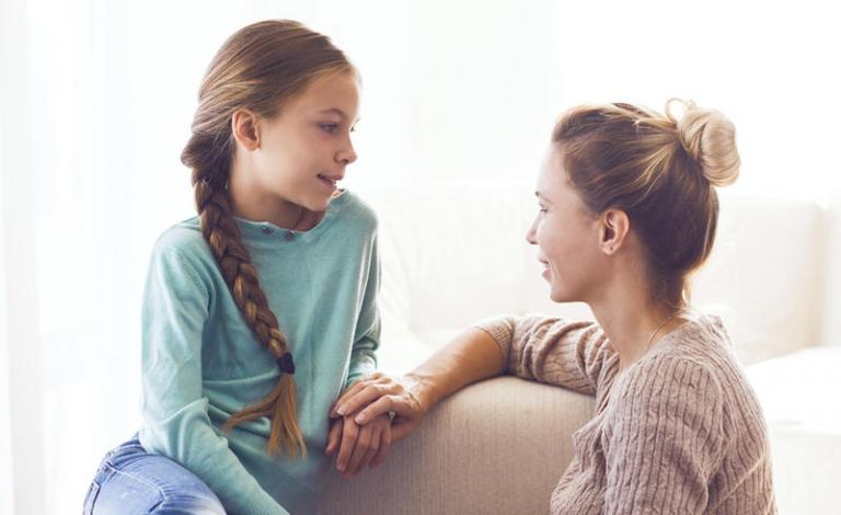 سرطان الثدي من أكثر الأمراض شيوعاً في العالم. وإذا تمَّ اكتشاف المرض في مراحله المبكّرة، فإنَّ حوالى 9 من بين كل 10 إصابات بالمرض، يمكن معالجتها وشفاؤها.  المراهقات اللواتي يستهلكنّ الكثير من الأملاح واللحوم الحمراء وأنواع الحلويات، والسكريّات المصنّعة، ه