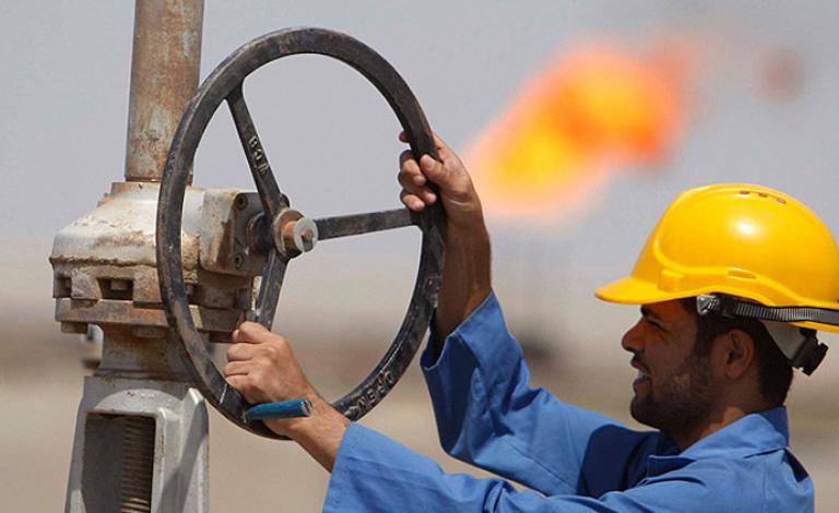 زيادة الإنتاج العراقي تهبط بالنفط