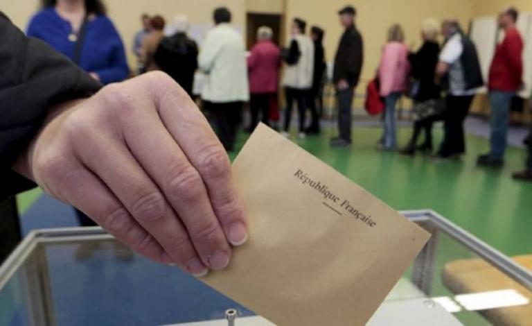 سيقرر الناخبون الفرنسيون، اليوم الأحد، ما إذا كان المرشح الوسطي المؤيد للاتحاد الأوروبي أم المرشحة اليمينية المتطرفة المعادية للتكتل، المناهضة للهجرة، سيقود بلادهم خلال السنوات الخمس المقبلة.  وتفتتح مراكز الاقتراع في تمام الساعة الثامنة صباحاً على أن تقف