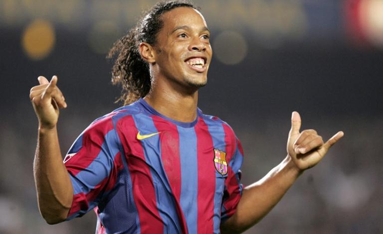 برشلونة يعيد رونالدينيو إلى أحضانه