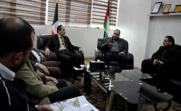 الوفاء بغزة تبحث مع الرحمة الكويتية سبل دعم المسنين والمرضى