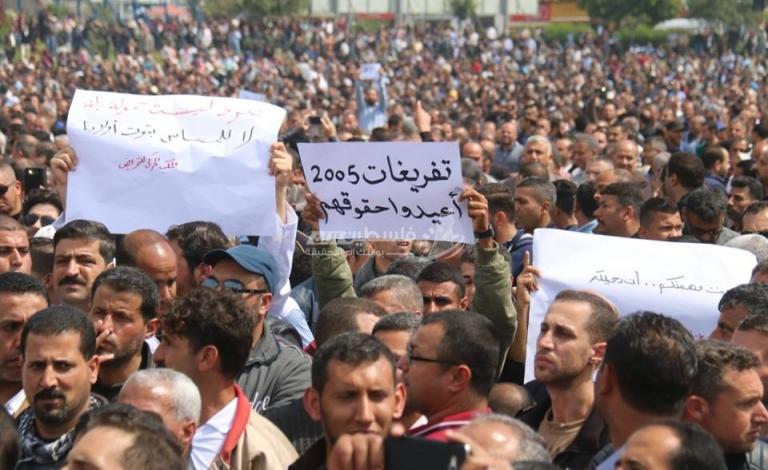 الاحتلال: أزمة غزة الاقتصادية كفيلة بإشعال الوضع