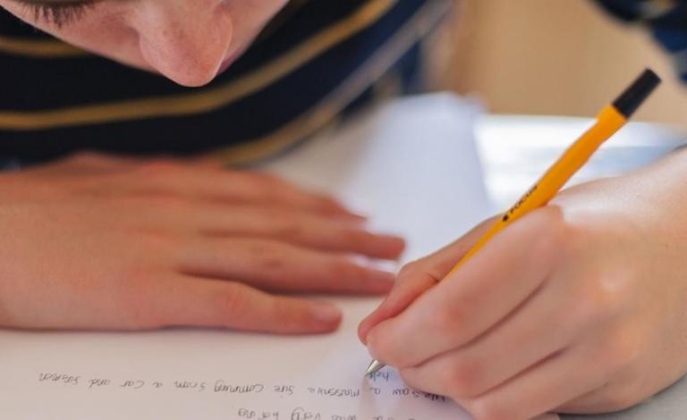 دراسة: الأعسر عبقري وموهوب