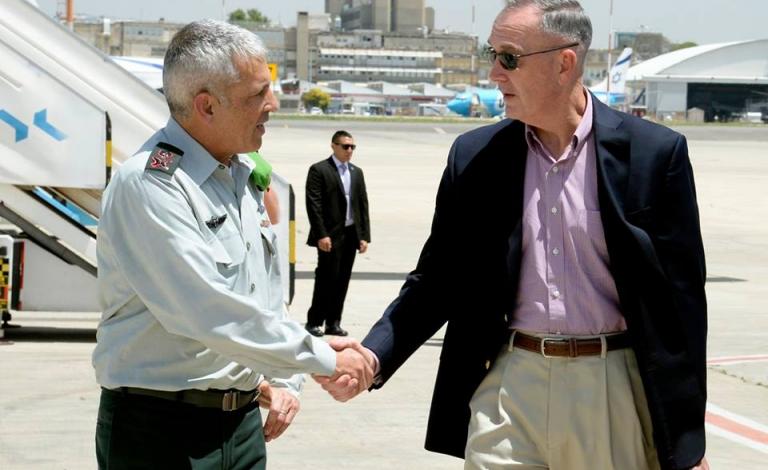 رئيس الأركان الأمريكي يصل تل أبيب