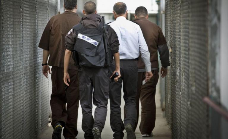 أسرى