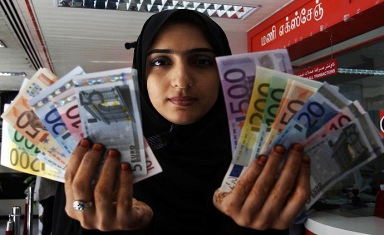 أظهر تقرير أن حجم الديون الخارجية للدول العربية، ارتفع بأكثر من ضعفين منذ العام 2000، وذلك نتيجة لجوء عدد منها للاقتراض لتمويل العجز ودعم الإنفاق.  ووفقا لتقرير صادر عن المؤسسة العربية لضمان الاستثمار وائتمان الصادرات، فإن إجمالي الدين الخارجي لـ 20 دولة 