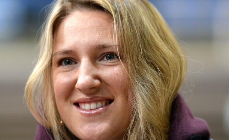 Victoria_Azarenka_at_2015_Fed_Cup_adj (نسخ)