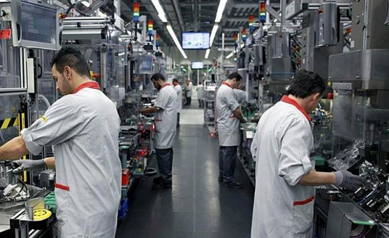 بين جهاز الإحصاء المركزي، في تقرير أصدره اليوم الثلاثاء، أن الرقم القياسي العام لأسعار المنتج سجل انخفاضاً مقداره 3.95% خلال شهر كانون ثاني الماضي مقارنة مع شهر كانون أول 2016، حيث بلغ الرقم القياسي العام 99.05 خلال شهر كانون ثاني.  وقد سجل الرقم القياسي 