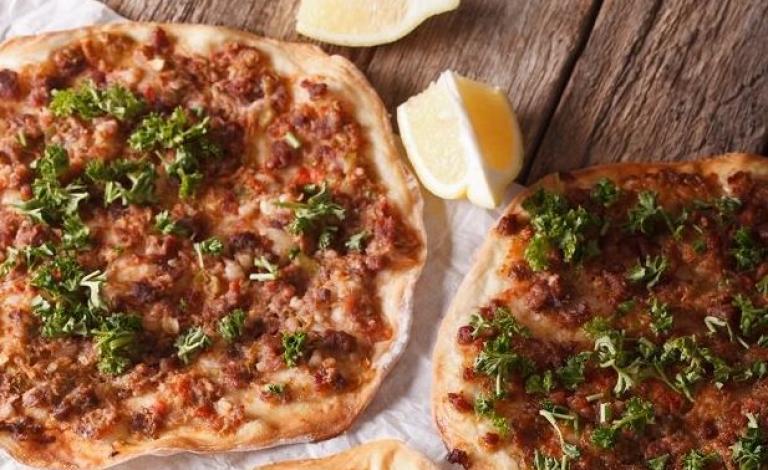 صفيحة اللحم والطماطم