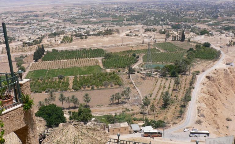 اجتماع رباعي لمناقشة توسيع المنطقة الصناعية الزراعية بأريحا