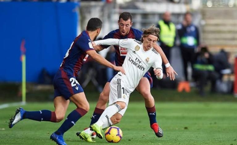 إيبار يصعق ريال مدريد بثلاثية