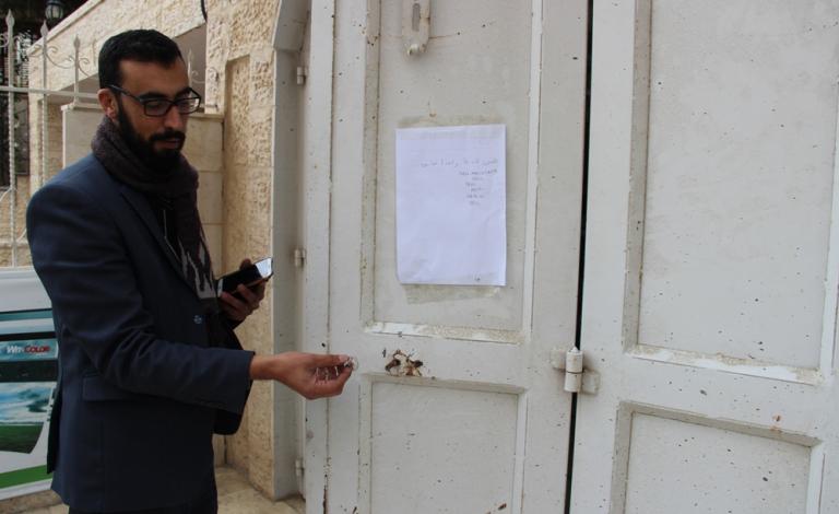 اقتحام مطبعة وسرقة حواسيب منها بالخليل