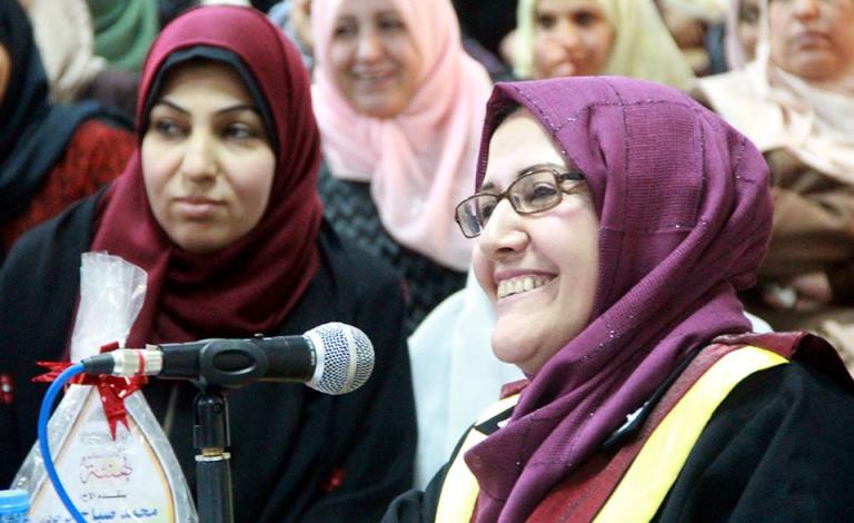 جامعة الأقصى تناقش أول رسالة ماجستير في برنامج الإدارة التربوية ناقشت جامعة الأقصى اليوم أول رسالة ماجستير في تخصص الإدارة التربوية للباحثة راوية شعبان حلس حيث تناولت عنوان