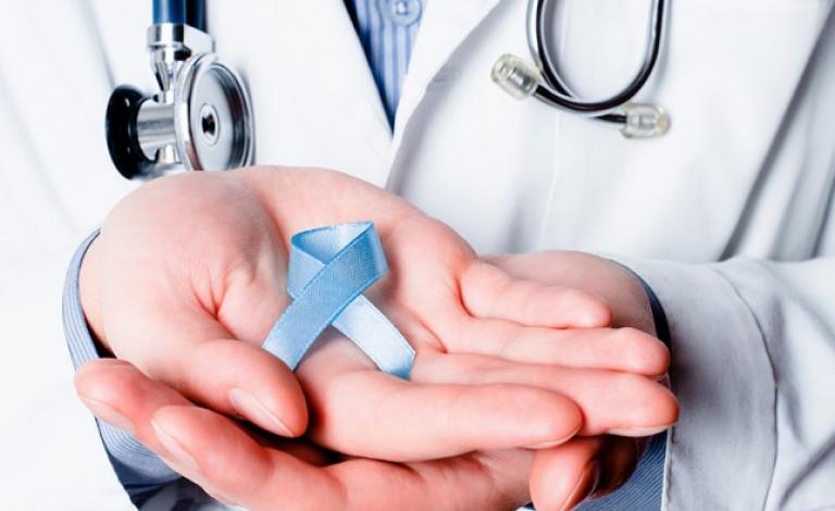 قد تشاهدين بعض النساء يرسمن شاربين على وجوههن في شهر نوفمبر؛ وهذا يدل على الحملة التي تقام في هذا الشهر لتذكير الرجال بضرورة إجراء فحوص الكشف المبكر لسرطان البروستات، والتي تحمل اسم 