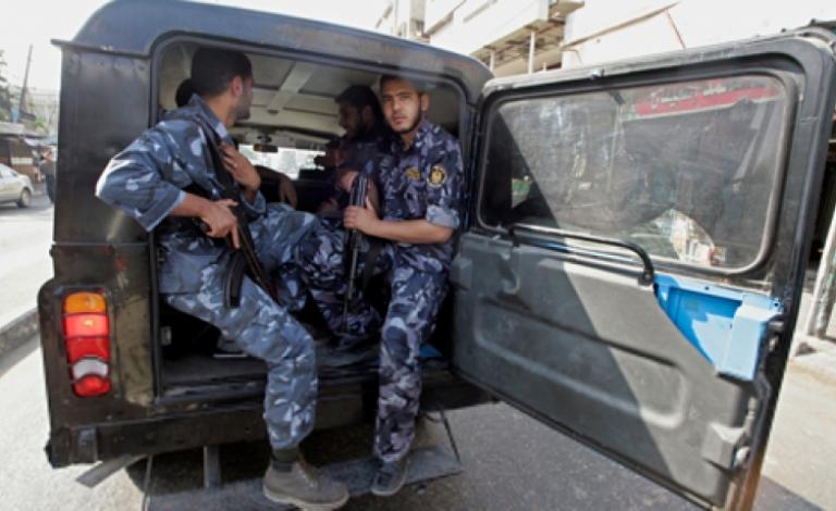 ألقت المباحث العامة في غزة، القبض على قاتل المواطن الفلسطيني محمود أبو سيدو، مساء اليوم السبت. ويذكر أن 