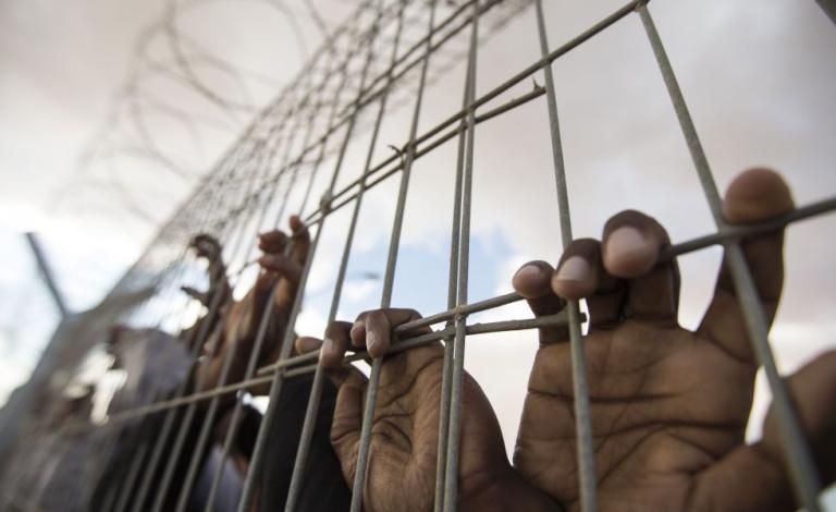 3 أسرى يبدؤون أعواما جديدة بسجون الاحتلال