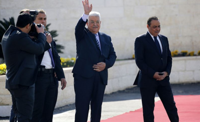 عباس يصل العاصمة عمان للمشاركة بالقمة العربية