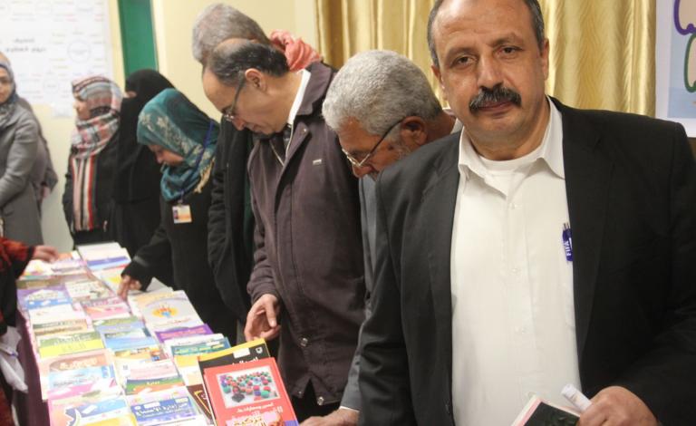 "الثقافة" تفتتح معرضاً للكتاب بمدرسة هاشم عطا الشوا للبنات